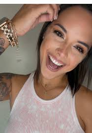 Experience Faith Hill's Greatest Hits in Country Music