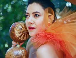 Annie Trousseau la voz cautivante de la película Midway