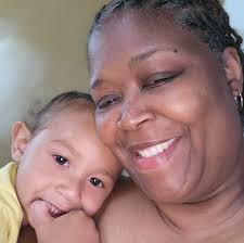 Delicious Vanilla Pastry Flowers Recipe 😍🌸🤍 Delicate puff pastry shaped  like little blossoms, filled with smooth vanilla custard and topped with a  single fresh raspberry. Light, elegant, and absolutely delicious.🥰 Makes 6