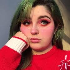 Leah Nicholas's Instagram, Twitter & Facebook