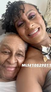 Sonya Meade's Instagram, Twitter & Facebook