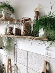 Petit Coin De Cuisine Etageres En Bois Faience Cuisine Carrelage Mural Bois