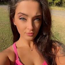 Breanna Joy (@breannanicolejoy)