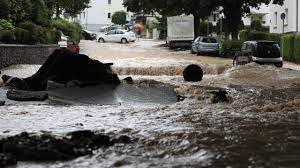Es sei eine wasserleitung gebrochen, die die innenstadt versorge, teilte die städteregion aachen mit. Fcux66xujbrmmm