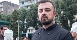 Leggi la biografia del cuoco di frascati che per scelta non ha un ristorante e che dopo una parentesi nel rugby si è lanciato dietro i fornelli. Chef Rubio E Un Italiano Talmente Vero Da Non Leggere Altro Che Facebook E Se Stesso Il Foglio