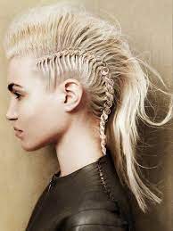 Haare Rockige Frisur Geflochten Mit Ringen Punk Hair Tumblr Hair Hair Rings