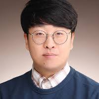 자동차 사고로 사륜차 탑승에 트라우마가 있는 '정원'은새 학기에 우연히 '김지수'의 바이크를 얻어타게 되고, 뭔지 모를 해방감과 함께 지수에게 첫눈에 반해버린다.정원과 친구 아닌 친구 같은 사이인 '화연'은 그런 정원의 마음을 눈치 채 위기감을 느껴 둘 사이를 갈라놓으려 하지만.그럴수록 지수와 좀 더. ë¯¸ë¼ë¡œ ë°œê²¬ëœ 3ì„¸ ì•„ëž˜ì¸µ ì™¸ì¡°ë¶€ëª¨ë„ ë°˜ë…„ê°„ ëª°ëžë‹¤ ì¤'ì•™ì¼ë³´