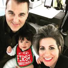 Nashville baby, here we come for Christmas #2!! 🎄🤠✈️