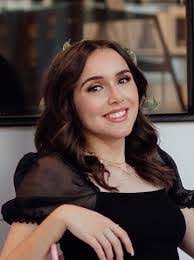 Emma Rojas's Instagram, Twitter & Facebook