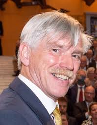 Liegende wethouder Scholten dubbel onder vuur in Epe. 'Twee keer geel is  rood'