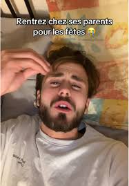 Mon Père Qui Découvre Les Cadeaux De Noel En Meme Temps Que Moi