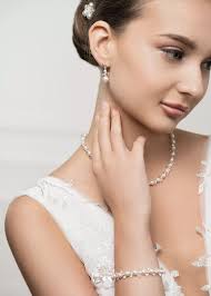 Contemporary wedding jewellery Estella blanc