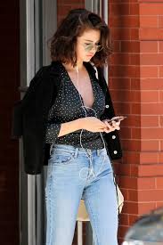 Selena Gomez Siyah Hirkasi Mavi Kotu Selena Gomez Selena Stil