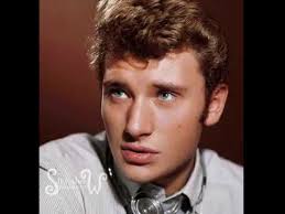 #restervivanttour disponible en edition cd audio et digitale et en edition video dans de multiples. Metamorphosis Of Johnny Hallyday Youtube