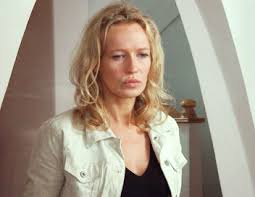 Mais une deuxième mission extrêmement dangereuse leur il est possible de louer les femmes de l'ombre sur apple itunes, google play movies, rakuten tv, canal vod, bbox vod, orange vod, youtube. La Femme De L Ombre Replay Revoir En Streaming Votre Programme Tv