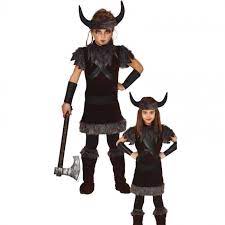 Compra este original disfraz de vikingo para niño, incluye una túnica marrón con capa negra por la rodilla con detalles medievales, un cinturón dorado disfraces de niños. Disfraz Vikingo Del Norte Para Nino Envio En 24h