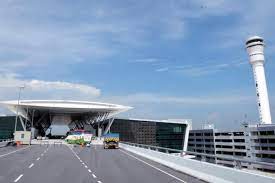Terdapat 2 buah lapangan terbang di los angeles: Klia2 Selamat Untuk Operasi Penuhi Piawaian Antarabangsa Hishammuddin Semasa Mstar