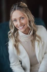 Jessica Ensign's Instagram, Twitter & Facebook