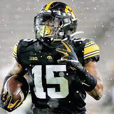The official athletic site of the iowa hawkeyes, partner of wmt digital. Iowa Football 2021 Hawkeyes Season Preview And Prediction Athlonsports Com Expert Predictions Picks And Previews