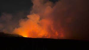 In #Antioch… 2 alarm 3 acre vegetation fire near the Marina. Structure  protection in place at the Marina. @contracostacountyfire working multiple  flanks. Fire broke out around 8:30 pm. ...