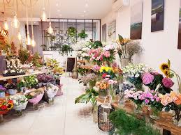 Envoyer des fleurs à salon de provence au meilleur prix, en direct par un artisan fleuriste. Fleuriste Les Commerces De La Bastide