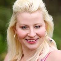 Holli Bledsoe's Instagram, Twitter & Facebook