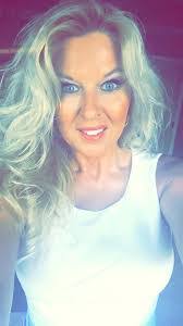 Roberta Fay's Instagram, Twitter & Facebook