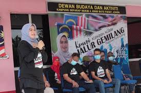 Hari rabu 27.3.2013 satu program yang dinamakan program jalinan mesra bersama ahli parlimen parit sulong telah di adakan di dewan sekolah menengah dato' sulaiman parit sulong, batu pahat. Dato Dr Noraini Ahmad On Twitter Kempen Kibar Jalur Gemilang Peringkat Parlimen Parit Sulong Diusahakan Oleh Pemuda Dan Puteri Umno Bahagian Seramai 120 Peserta Konvoi Telah Berarak Dari Semerah Ke Parit Sulong