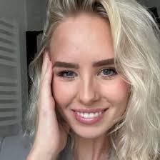 Carrie Eubanks's Instagram, Twitter & Facebook