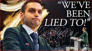 4:3 Protesters gather outside former Nazi guard's home