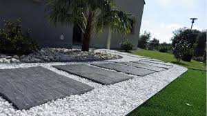 Avant Apres Donner Un Style Chic Et Mineral A L Exterieur D Une Demeure Bretonne Traditionnelle Decoration Jardin Exterieur Amenagement Jardin Jardin Mineral