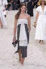 Chanel Spring 2019 Ready To Wear Fashion Show Collection See The Complete Chanel Spring 2019 Ready To Wear Col Fashion Casual Cocktail Dress Couture Fashion