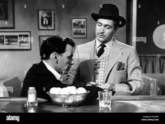 THE MAN WITH THE GOLDEN ARM, Frank Sinatra, Darren McGavin, 1955 Stock  Photo - Alamy