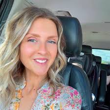 For all of those car lovers out there! 😱🚗🚗Snag this cute toy model!