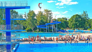 Sommerbad in nürtingen am galgenberg. 10 M Turm Wellenfreibad Markwasen Reutlingen 4k Germany Bassejn S Vyshkoj 10 M Youtube