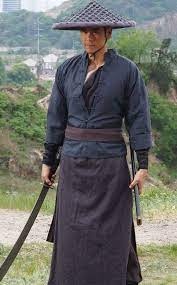 Pin By Amr Allam On Silhouette In 2021 Bamboo Hat Farmer Outfit Kung Fu
