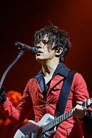 Le nom de nicola sirkis (nicolas sirchis de son état civil) est indissociable de celui du groupe indochine dont il est le leader et le parolier et qu'il fonde en 1981 certains de ses tubes deviendront des standards de la chanson française des années 80 à l'instar de 3 nuits par semaine ou 3e sexe. Nicola Sirkis Wikipedia