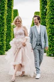 Hochzeitsgast Hochzeit Outfit Inspo Inspiration Couple Couplegoals Paar Partnerlook Dresscode Kombin Kleid Rose Hochzeit Brautigam Anzuge Hochzeitskleid Spitze