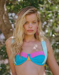 According to famousdetails, she was born in the year of the dog.famous for her modeling work for victoria's secret and saks fifth avenue, aasen is also notable for her marie claire, vogue, and elle photo shoots. Mpkupqrrhtivlm