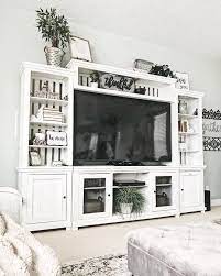 Think of modern farmhouse design as if a quaint barn were renovated as a downtown bistro. Pin On Farmhouse Style Home Decor