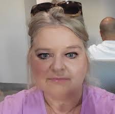 Peggy Knaus's Instagram, Twitter & Facebook