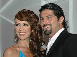 Villarreal first performed the song mundo de juguetes at pipo, a local tv show her parents took her to. Alicia Villarreal Daughter Alicia Villarreal S Daughter Showed Ineditas Photos Of Her