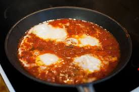 Eggs In Tomato Kurdish Food Food Turkish Recipes