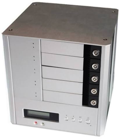 Servidor de almacenamiento en red NAS de varias bahías para discos en RAID