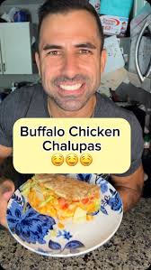 This buffalo chicken chalupa is TO DIE FOR! 🤤🤤, Macros:, 494 Cals, 22g  Carbs, 14g Fat, 70g Protein, Ingredients: for filling,