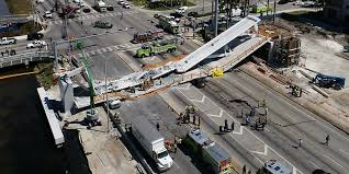 Große teile des gebäudes in surfside nördlich von miami. Miami Usa Brucke Eingesturzt Mehrere Tote Express De