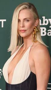 Veronica Duff (VeronicaDuff25)