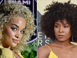 A perimeter that falls between the jaw and the base of the neck. 36 Best Curly Haircut Ideas Of 2021 Haircuts For Naturally Curly Hair Allure