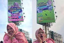 Digital billboards are usually built at the busiest locations. Cerita Fans K Pop Ditawari Pasang Billboard Berisi Tampangnya Di Bekasi Halaman All Kompas Com