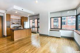 Two bedroom apartments are the single most vague and ambiguous description in all of new york. Nyc Apartments Brooklyn Heights 2 Bedroom Apartment For Rent